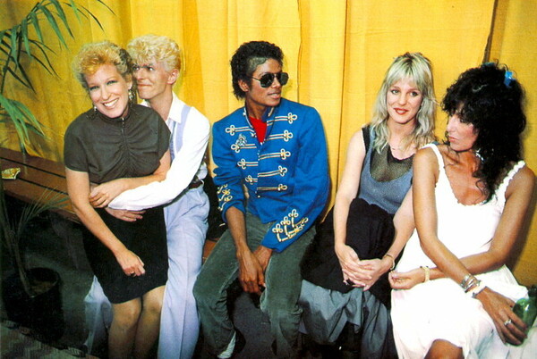 Bette Midler, David Bowie, Michael Jackson, και Cher. (1983)