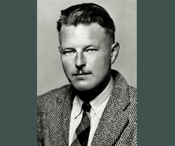 Αφιέρωμα στον βρετανό συγγραφέα Malcolm Lowry.