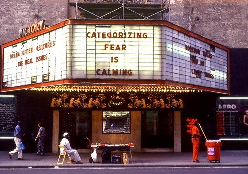 Η Times Square στα μέσα στης δεκαετίας του 1990. Αγνώριστη.