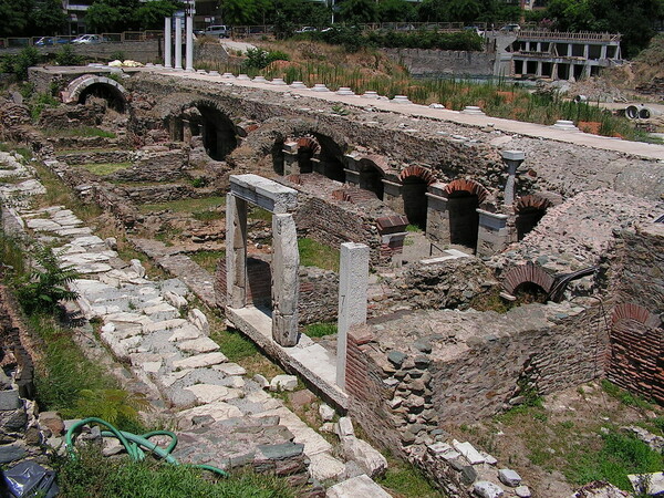 Μια ολόκληρη μέρα (στην Πλατεία Δικαστηρίων)