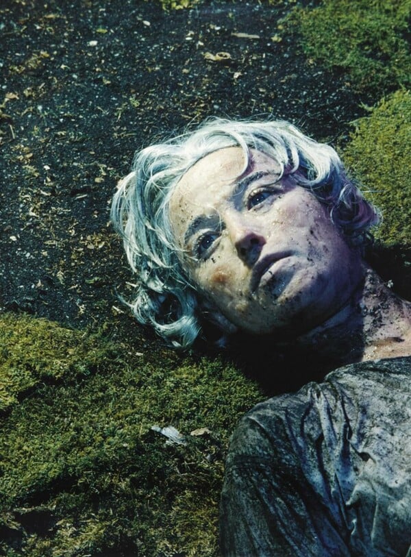 Η Cindy Sherman φωτογραφίζει τον εαυτό της.