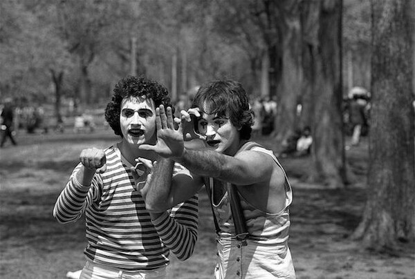 1974: O Robin Williams ως μίμος στο Central Park