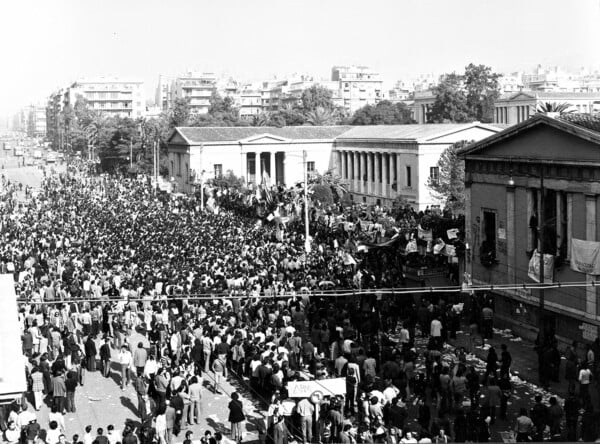 18 ποιήματα για την εξέγερση του Πολυτεχνείου