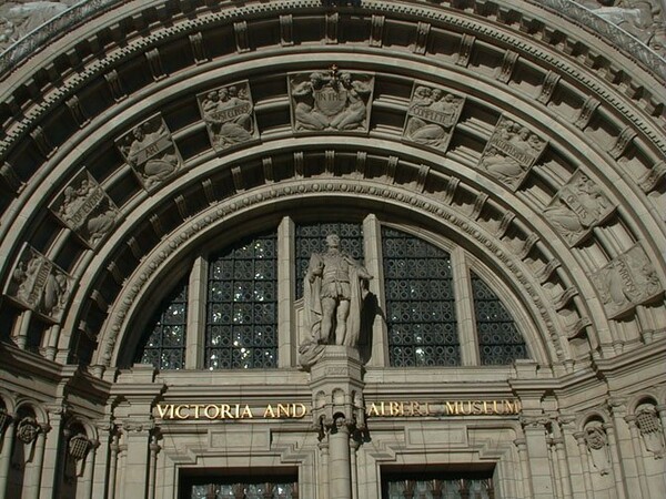 Η υπεύθυνη του εξαιρετικού Victoria & Albert Museum στο LIFO.gr