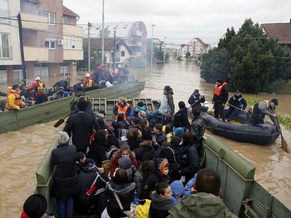 24 στιγμές πανικού και κινδύνου από τις πλημμύρες της Σερβίας