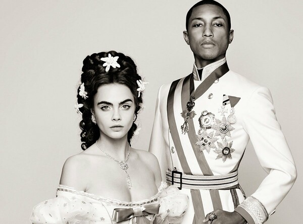  H Cara Delevingne τραγουδά με τον Pharrell Williams για την Chanel