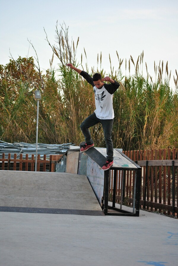 Streetskate στους δρόμους της Λευκάδας και στις εγκαταλελειμμένες Αμερικάνικες βάσεις