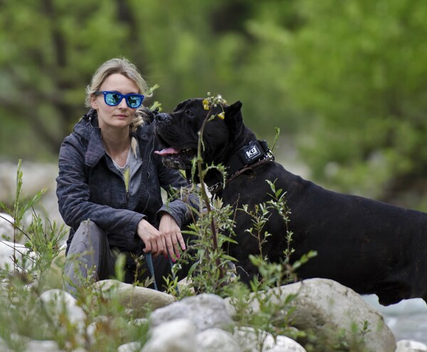 H Νατάσσα Κωστάκη δεν μπορεί καν να μετρήσει πόσα σκυλιά έχει φωτογραφήσει