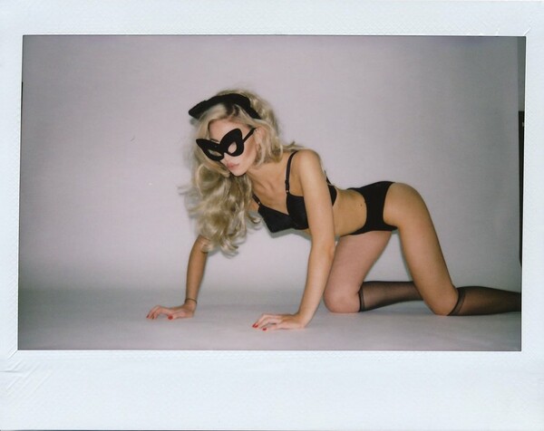 Οι σέξι polaroids της Millicent Hailes [ΝSFW]