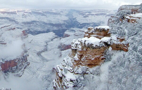 Την πρώτη μέρα του χρόνου το Grand Canyon ντύθηκε στα λευκά