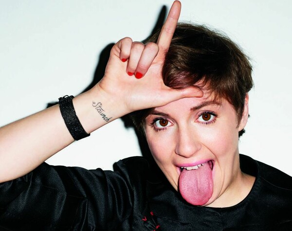 Η Lena Dunham είναι εξοργισμένη με site που υποννόησε πως έχει κακοποιήσει σεξουαλικά την αδερφή της