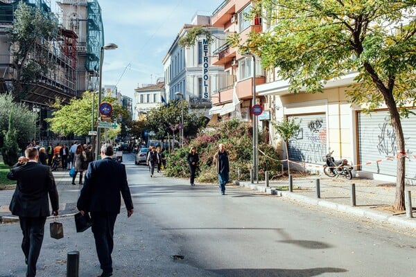 Γιατί κόπηκε η μεγαλύτερη μπουκαμβίλια της Αθήνας;