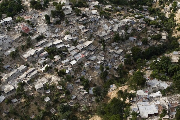 Ο σεισμός της Αϊτής σε 39+1 συγκλονιστικές εικόνες [ΣΚΛΗΡΕΣ ΕΙΚΟΝΕΣ]