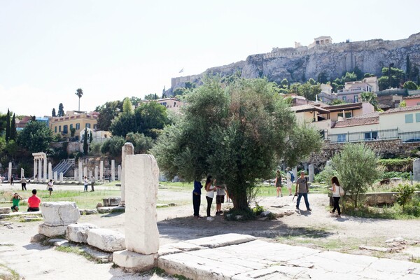 Πήγαμε στα εγκαίνια της έκθεσης του Tino Sehgal στη Ρωμαϊκή Αγορά