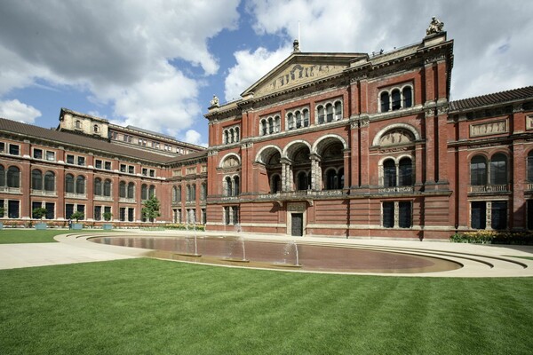 Η υπεύθυνη του εξαιρετικού Victoria & Albert Museum στο LIFO.gr