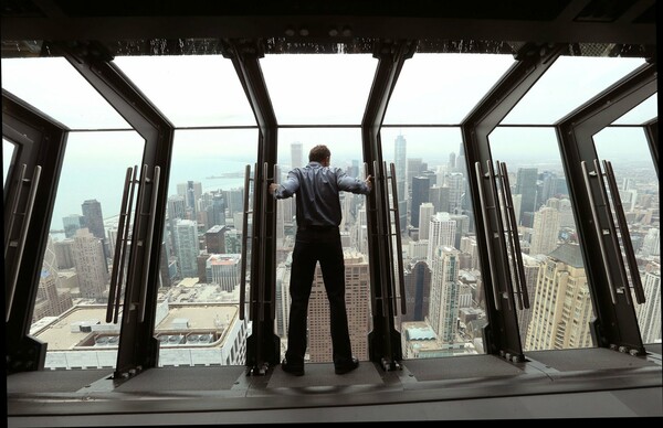 Τα υψοφοβικά παράθυρα του John Hancock Tower