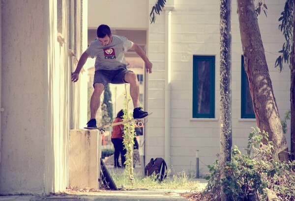 Streetskate στους δρόμους της Λευκάδας και στις εγκαταλελειμμένες Αμερικάνικες βάσεις