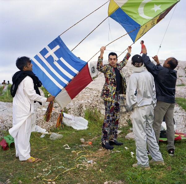 Ο Αργύρης Ξάφης πετάει τον αετό της ελληνο-πακιστανικής φιλίας.