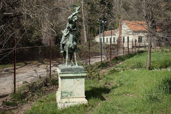 Το Τατόι δεν είναι μόνο ένα παλάτι και πέντε- έξι τάφοι