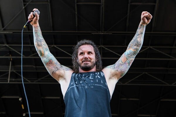 Η απίστευτη ιστορία του Tim Lambesis... 