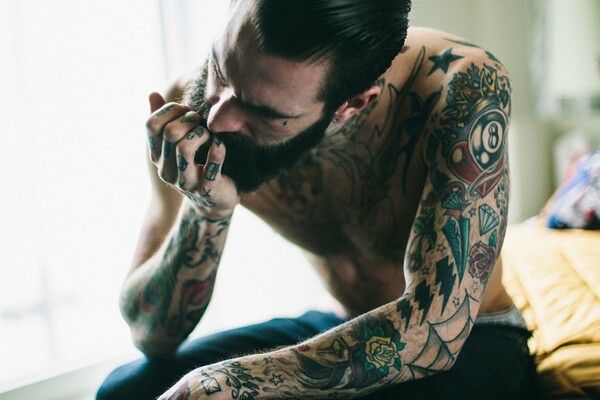 @rickifuckinhall: Ένας ροκ σταρ της μόδας γεμάτος τατουάζ και γένια 