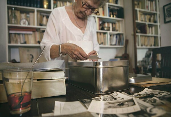 H ζωή του θρυλικού Λεωνίδα Χρηστάκη, μέσα από την αφήγηση της γυναίκας του