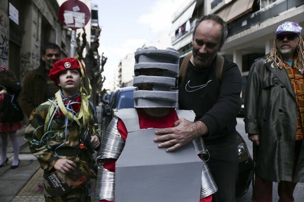 24 φωτογραφίες απ' το Αθηναϊκό καρναβάλι