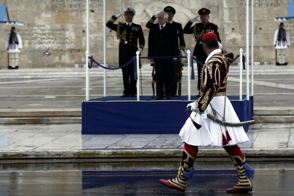 Η παρέλαση των αντιφάσεων