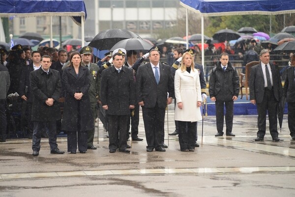 Η παρέλαση των αντιφάσεων