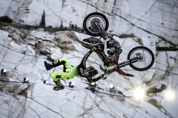 Οι κορυφαίοι του Freestyle Motocross με πίστα το αρχαίο λατομείο Μαρμάρων Διονύσου