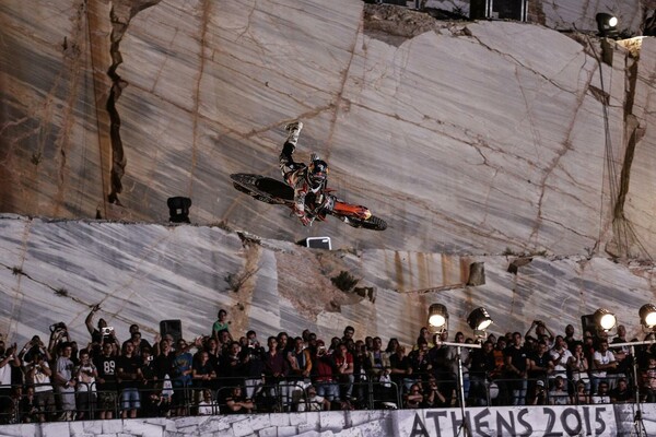 Οι κορυφαίοι του Freestyle Motocross με πίστα το αρχαίο λατομείο Μαρμάρων Διονύσου