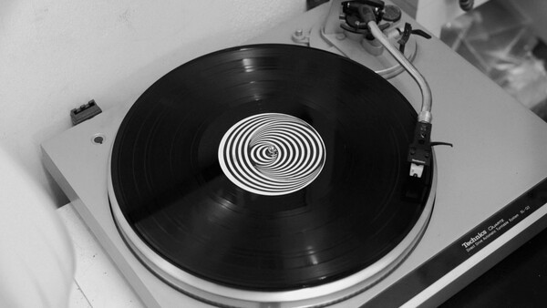 Για το αφιέρωμα του ''Vinyl is back'' στις μουσικές ταινίες του Αντώνη Μποσκοΐτη 
