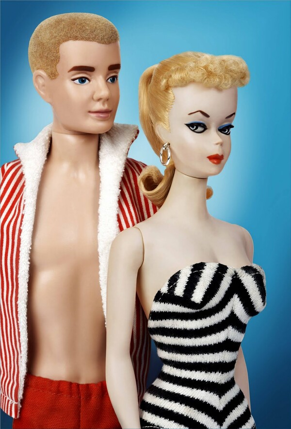 To 1959 κάνει το ντεμπούτο της η Barbie 