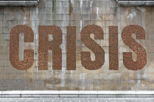 Το εντυπωσιακό installation «CRISIS»