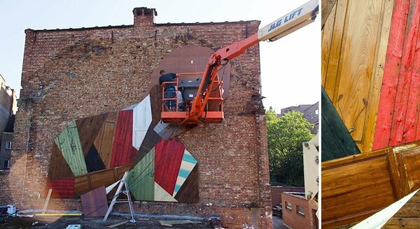Τεράστια murals φτιαγμένα από παλιές ξύλινες πόρτες