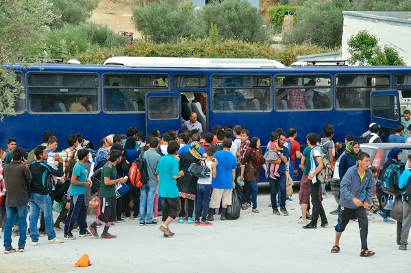 Ένα φωτογραφικό αφιέρωμα για τους πρόσφυγες που περνάνε απο τα Τουρκικά παράλια στη Μυτιλήνη