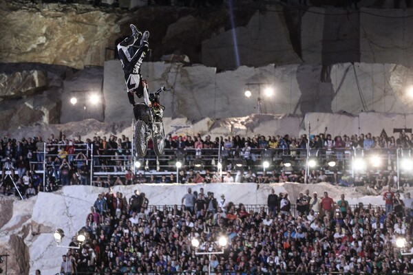 Οι κορυφαίοι του Freestyle Motocross με πίστα το αρχαίο λατομείο Μαρμάρων Διονύσου