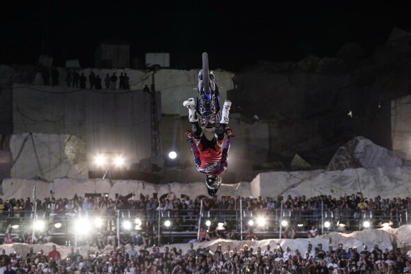 Οι κορυφαίοι του Freestyle Motocross με πίστα το αρχαίο λατομείο Μαρμάρων Διονύσου