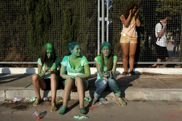 28 φωτογραφίες απ' την αθηναϊκή Ημέρα των Χρωμάτων