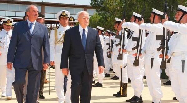 Η άνοδος και η πτώση του Κάρολου Παπούλια 