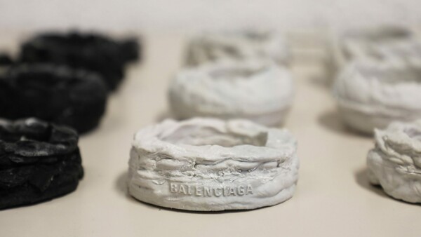 Τα δυστοπικά κοσμήματα του οίκου Balenciaga δημιουργήθηκαν από θαλάσσια απόβλητα
