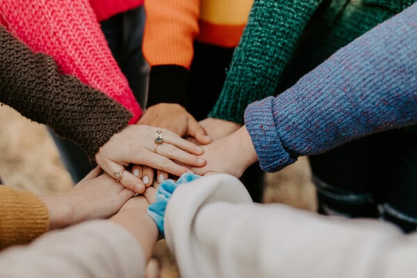 CONNECTEDWESTAND: Tο φεστιβάλ εθελοντισμού που πραγματοποίησε περισσότερες από 10.000 δράσεις μέσα σε 15 μέρες