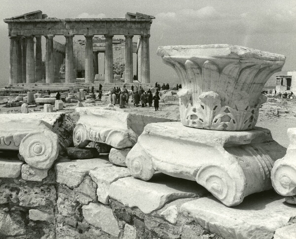 Ταξίδι στη δεκαετία του ’60 σε ασπρόμαυρο φόντο