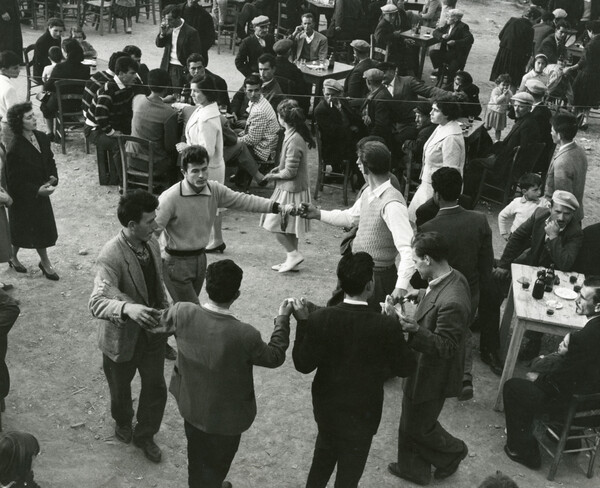 Ταξίδι στη δεκαετία του ’60 σε ασπρόμαυρο φόντο