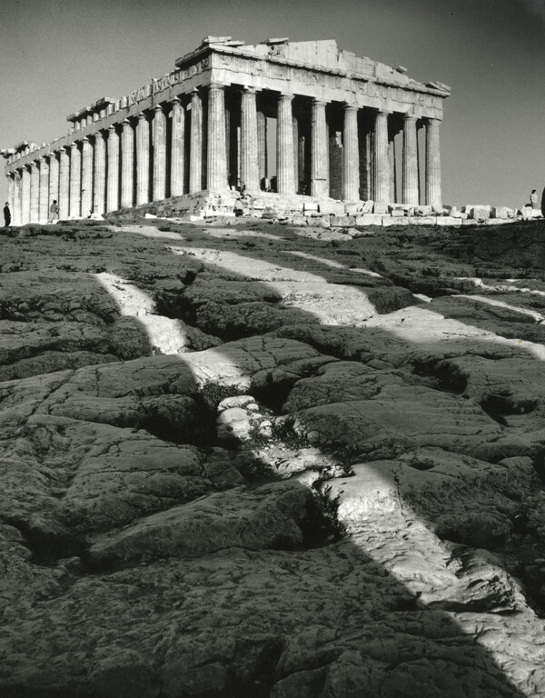 Ταξίδι στη δεκαετία του ’60 σε ασπρόμαυρο φόντο