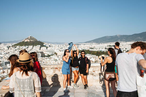 Τι θέλουν όλοι αυτοί οι τουρίστες στην Αθήνα;