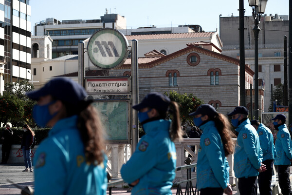 Πανεκπαιδευτικό συλλαλητήριο στα Προπύλαια - Κλείνει ο σταθμός «Πανεπιστήμιο»