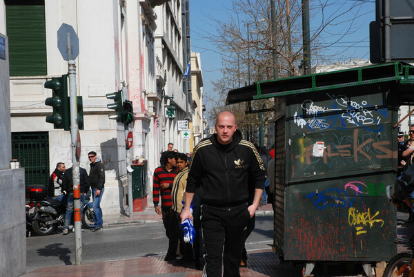 Αχός βαρύς ακούγεται, πολλά ντουφέκια πέφτουν...