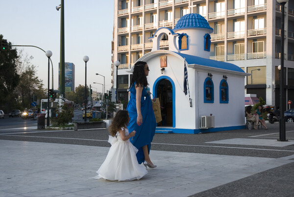 Ακάλεστος στο γάμο.