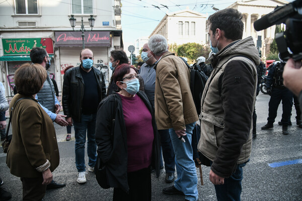 Πολυτεχνείο: Ένταση και χημικά στο κέντρο της Αθήνας - Εικόνες από τα επεισόδια